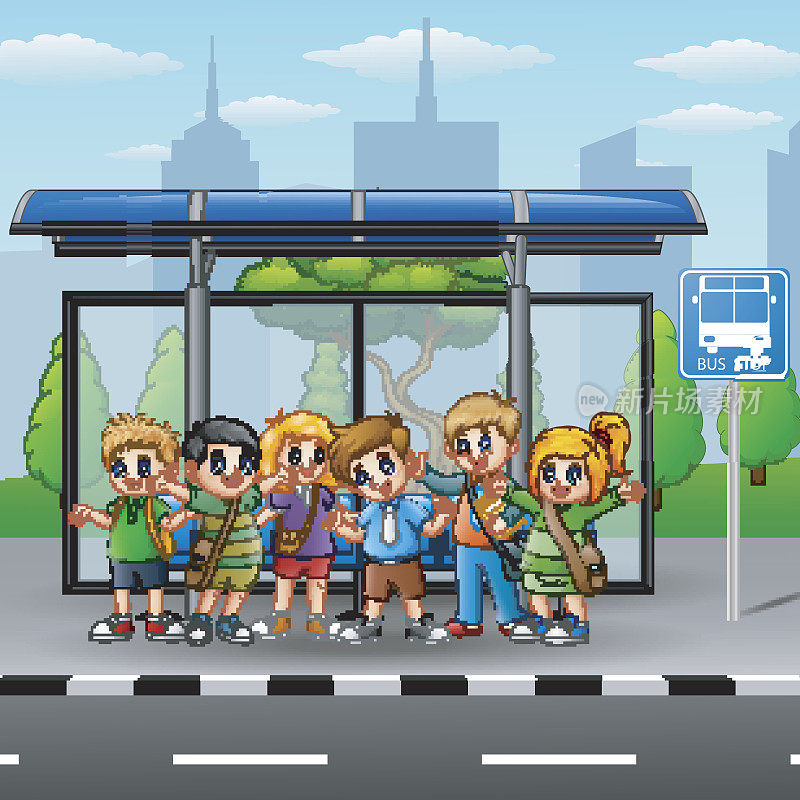 在公共汽车站快乐的孩子们
