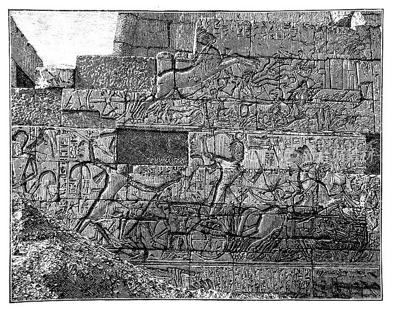 在卡纳克神庙建筑群内，庙宇的墙壁上覆盖着浮雕和战争场景的雕刻，战车上的人描绘了Pentaur的诗