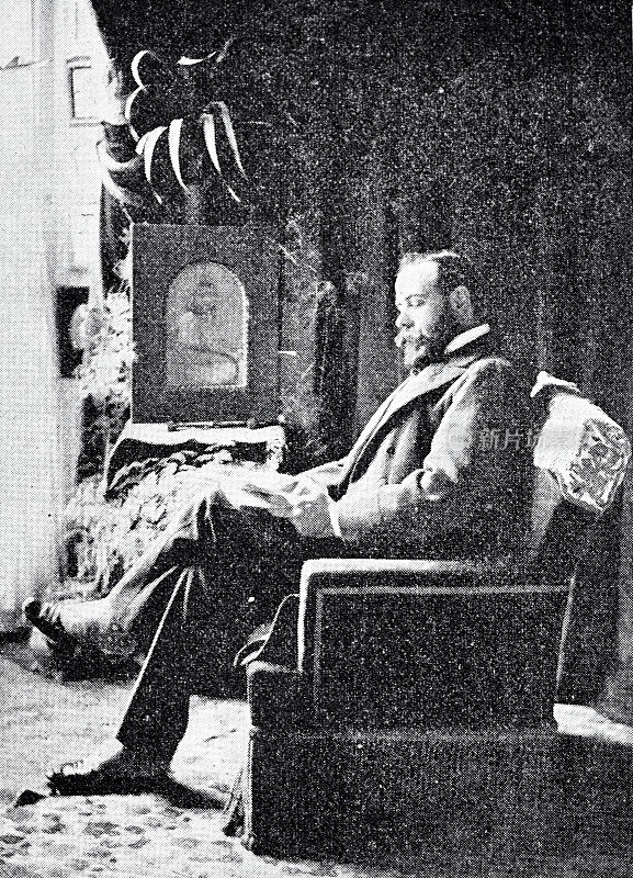 巴黎裁缝:加斯顿・沃斯坐在椅子上