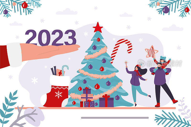 圣诞老人手上有2023年的数字。一家人围坐在传统的圣诞树旁，欢度圣诞。新的一年,