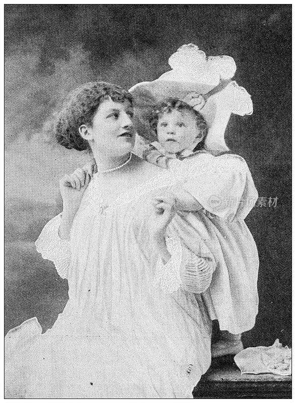 来自英国杂志的古董图片:北爱尔兰卡斯尔韦兰，安内斯利伯爵夫人和她的女儿克莱尔夫人