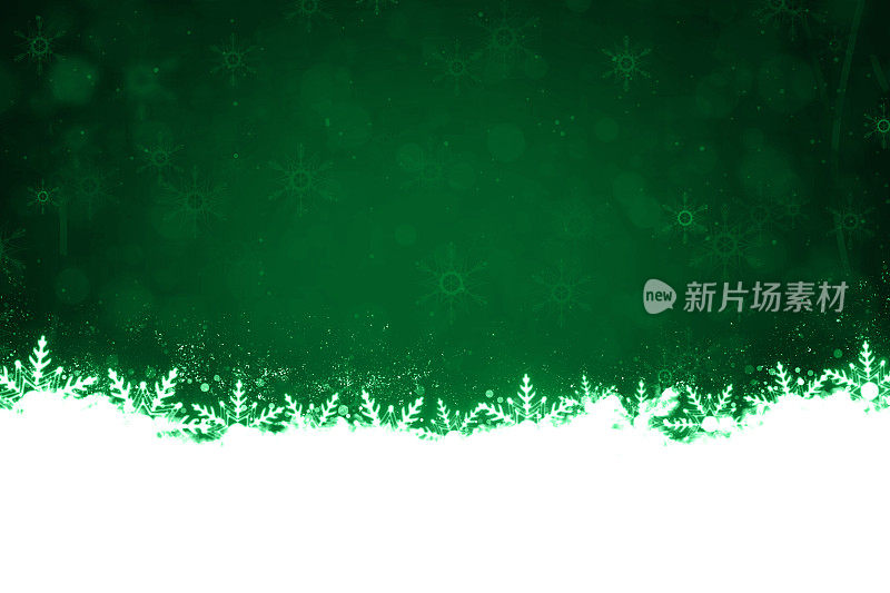 白色的雪褶边和空灵闪亮的圣诞雪花形状在底部一个充满活力的深绿色水平闪闪发光的纹理效果图案节日圣诞背景
