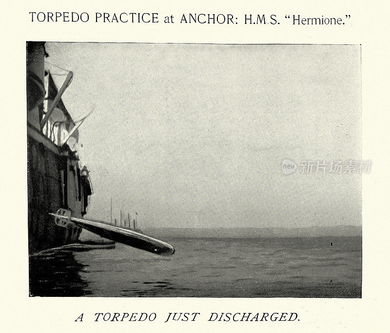 从英国皇家海军保护巡洋舰赫敏号上发射的鱼雷