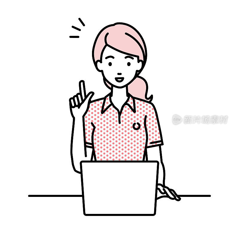 一位女士穿着马球衫，用笔记本电脑在她的办公桌前做手势