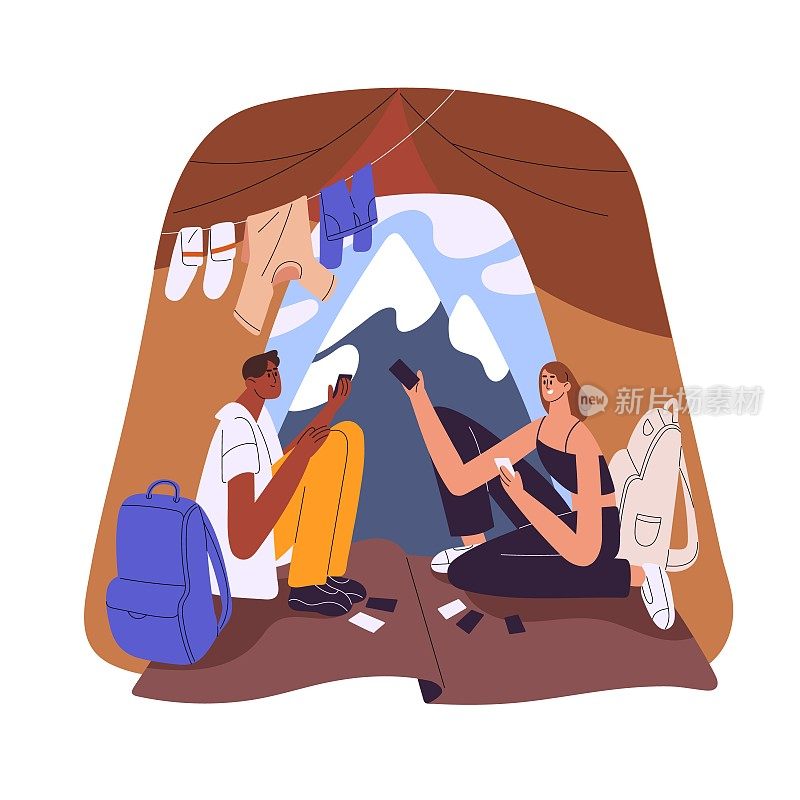 登山期间，一对露营者在帐篷里。快乐的徒步旅行者，男人和女人放松，在大自然的暑假打牌。平面矢量插图孤立在白色背景上