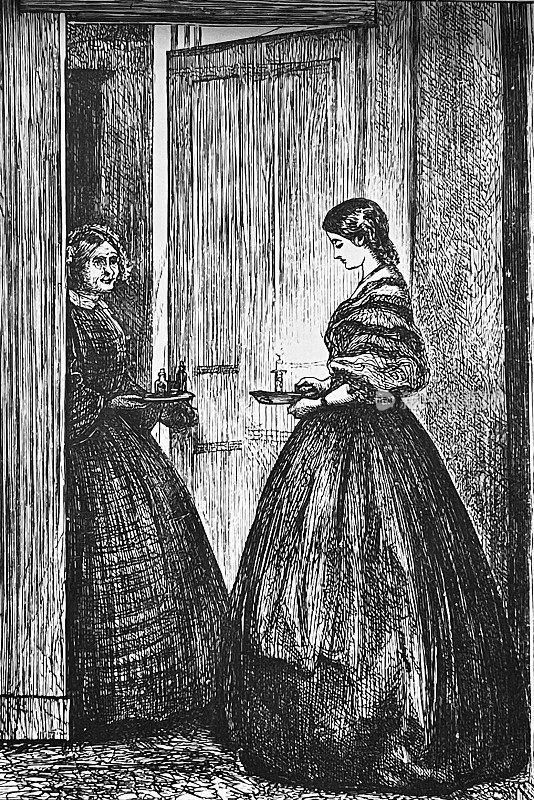 一个年轻女子在开着的门口点着一支燃烧的蜡烛，向一位年长的妇女走去