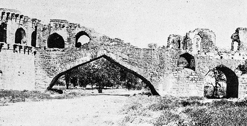 1895年印度的人物和地标:大拱门，比贾布尔