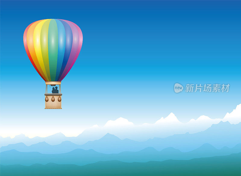 热气球在云雾缭绕的蓝山景观中平静地漂浮着——彩虹色的飞行器载着两个人享受着自由、壮丽的景色和神秘的全景。