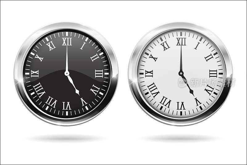 时钟。黑白钟面与罗马数字和铬框架