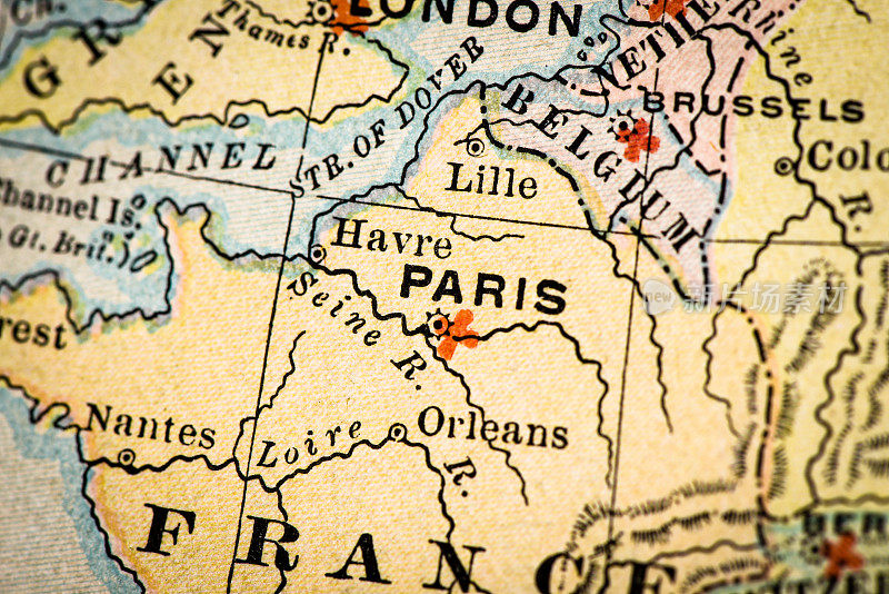 古董地图集地图宏观特写:法国巴黎