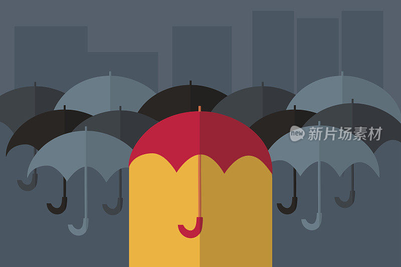 在一群同类型的伞中，有一把里面有黄灯的红伞。黑暗的城市里正在下雨