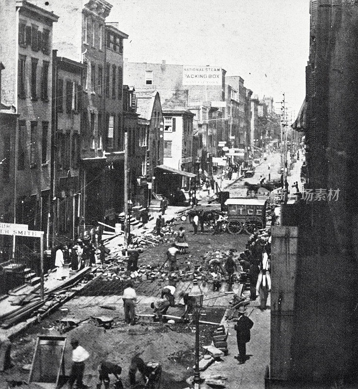 1867年，纽约，百老汇，在默瑟街铺设人行道