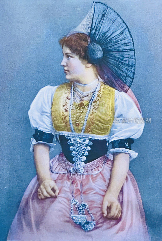 瑞士阿彭策尔地区身着传统服饰的年轻女子