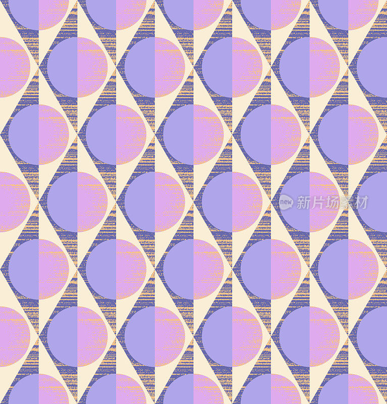 菱形，三角形和圆形的几何无缝图案在蓝灰色，蓝紫色，淡紫色，奶油和杏色
