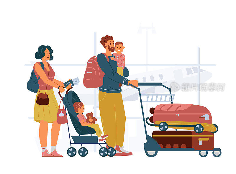 家人和孩子站在机场的手推车和行李。