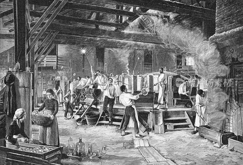 1892年，工人在德国施里尔泽的玻璃厂工作