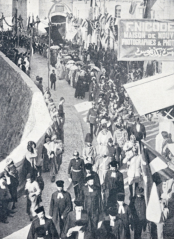 1898年10月31日，这对德国皇室夫妇的东方之旅，官方参与者步行前往耶路撒冷救赎教堂的就职典礼