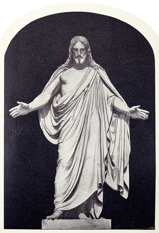 耶稣雕像在黑色背景，正面视图，手臂展开为祝福