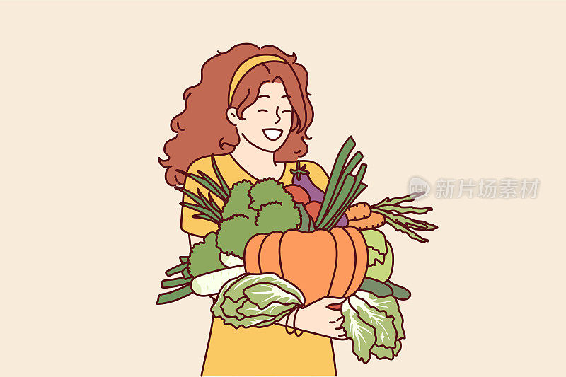 一名手持蔬菜的妇女在农贸市场庆祝丰收或优惠的食品价格
