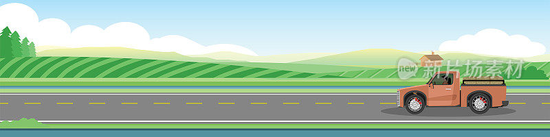 风景视图卡车汽车行驶在柏油路为旗帜背景。旁边有绿色的农场和山上的村庄在晴朗的天空下冬季旅行。