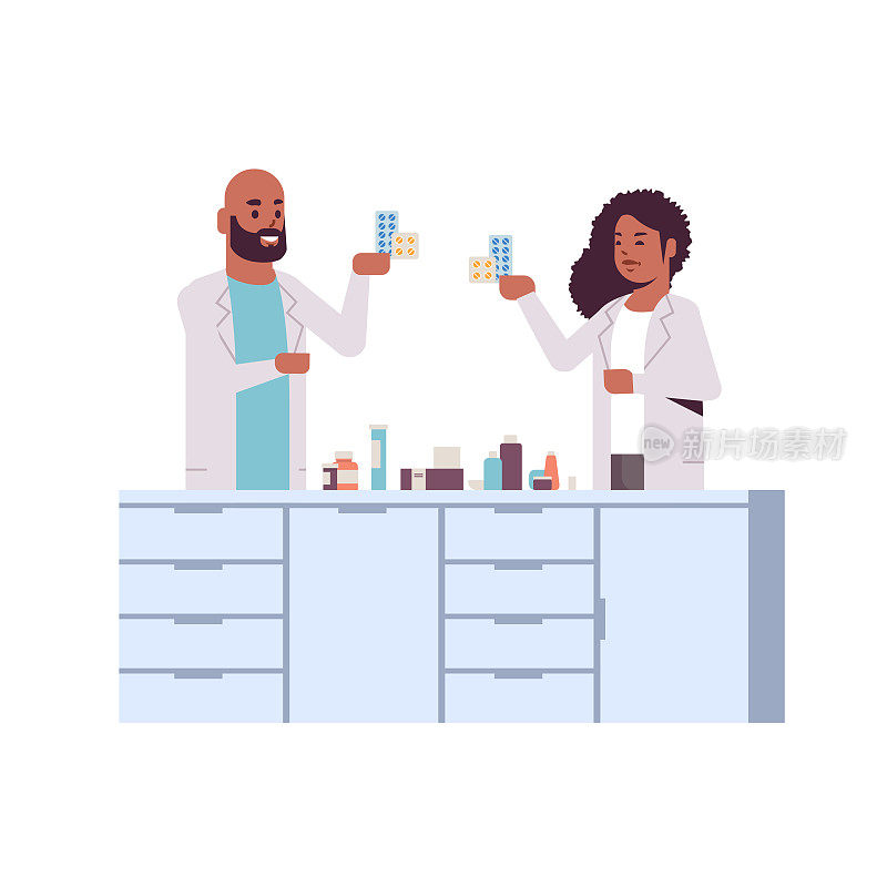 科学研究人员夫妇拿着药物包非洲裔美国人妇女在统一分析药片科学家在实验室研究科学概念的实验全长平坦