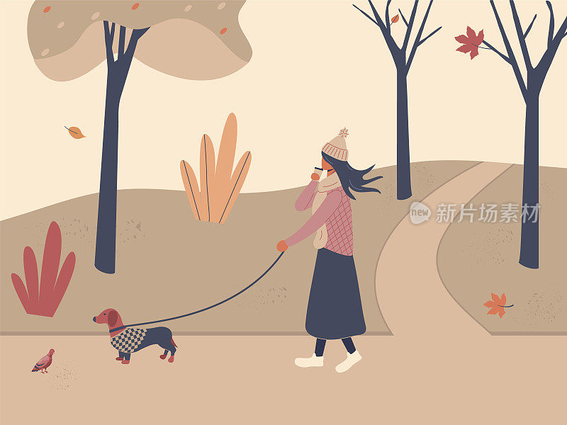 可爱的女孩带着小狗在秋天的城市公园或森林散步，喝着咖啡