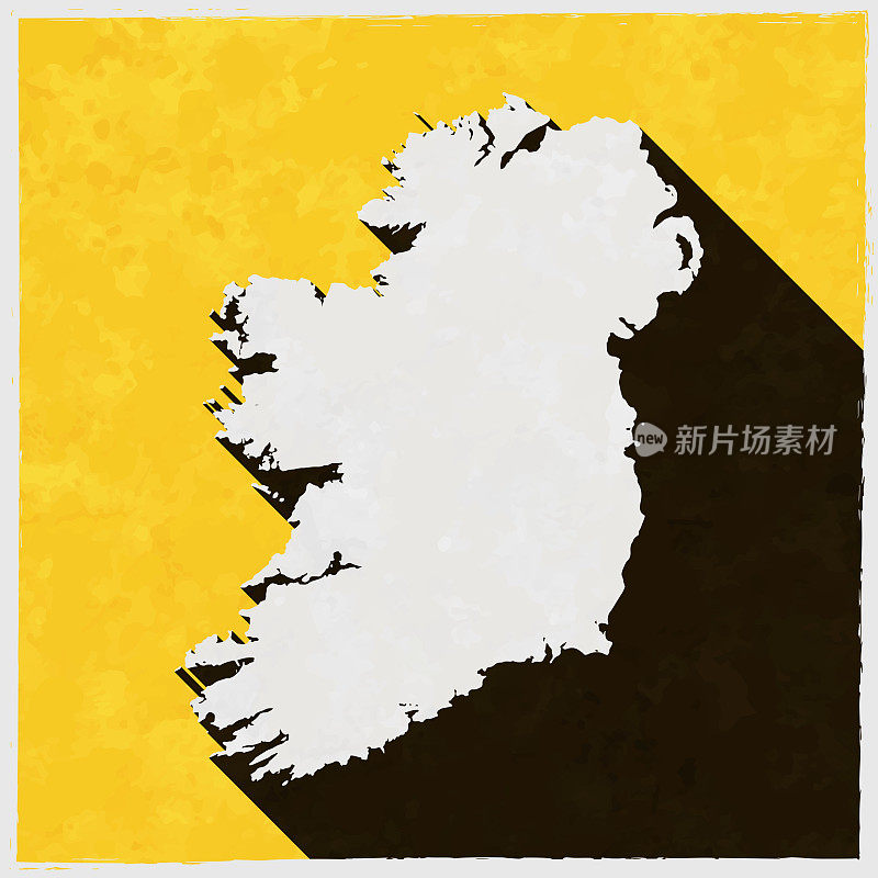 爱尔兰地图与纹理黄色背景上的长阴影