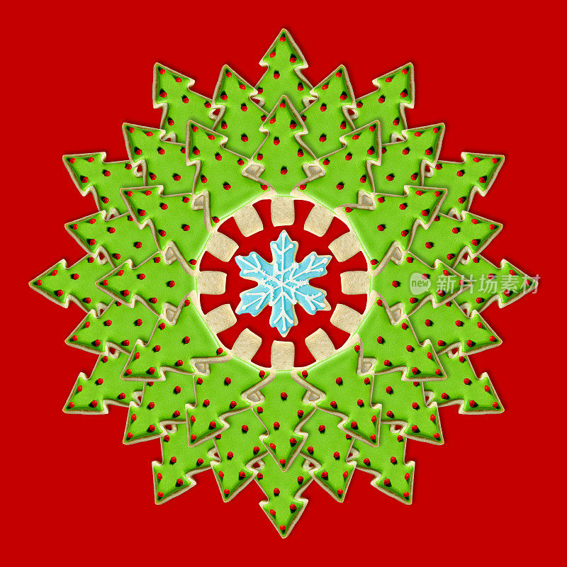 圣诞树和雪花:用节日装饰的冰镇圣诞饼干制作的圣诞花环