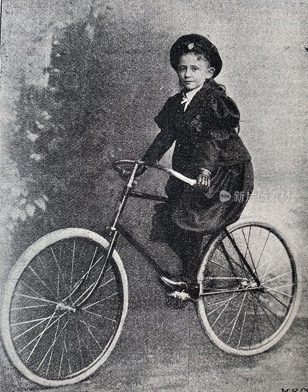 德国10岁的自行车艺术家