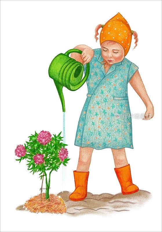 一个可爱的小女孩穿着浴袍和手帕，用喷壶浇花。夏天。