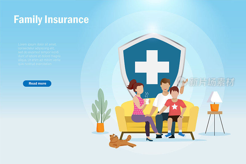家庭保健保护医疗保险。一对幸福的年轻夫妇带着孩子坐在沙发上，带着医用护盾。成长的健康保险业务理念。