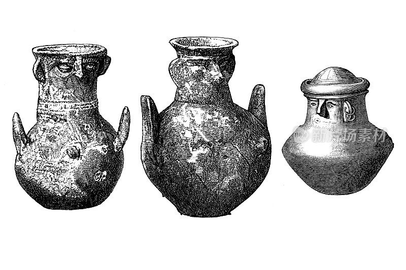 在第四和第五殖民时期，Schliemann在特洛伊发现了类似脸的瓮，有两个耳朵的盘子;第三个来自波美拉尼亚的波尔绍地区。