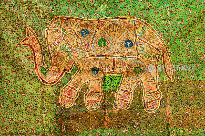 大象设计的手工地毯-来自印度的彩色纪念品