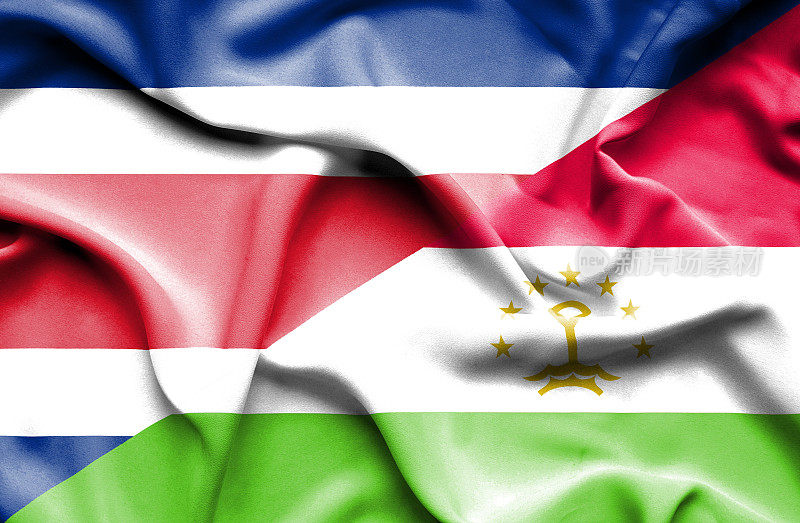 挥舞着塔吉克斯坦和哥斯达黎加的旗帜