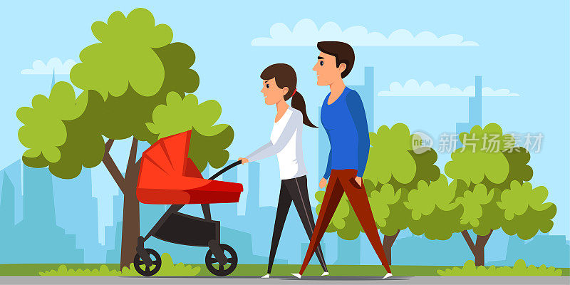 夏天，一家人在公园散步，年轻的爸爸和妈妈一起推着婴儿车