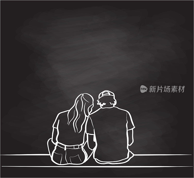 高中男友和女友坐在黑板上