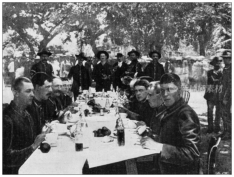英国杂志上的古董图片:美国吞并夏威夷，士兵们在吃饭