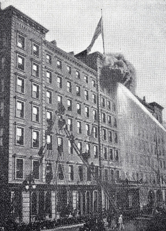 1899年3月17日，纽约温莎酒店发生火灾