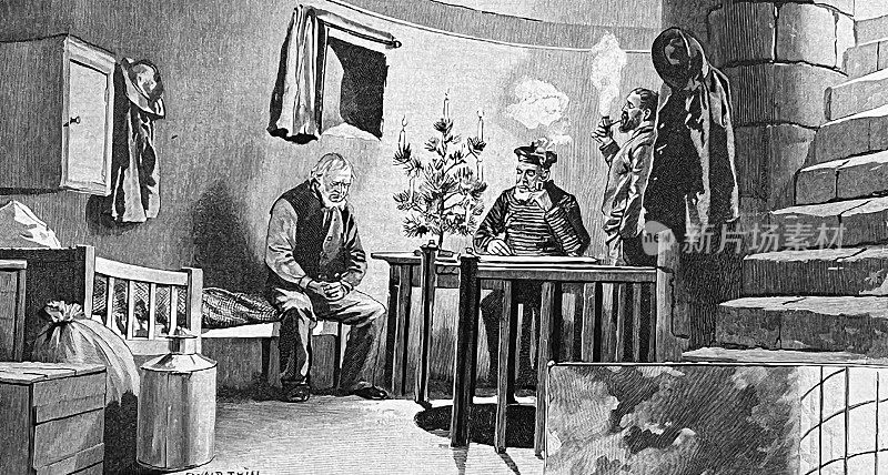 圣诞节在灯塔里，三个男人坐在一个放着圣诞树的房间里