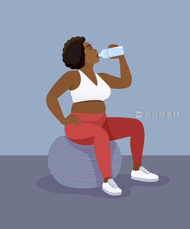 健身肥胖的非裔美国妇女正在锻炼和喝水。