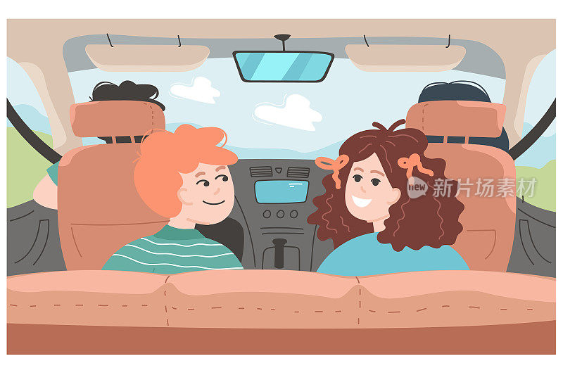 车内，儿子和女儿坐在后座上