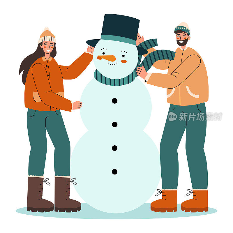穿着暖和衣服的幸福夫妇一起堆雪人。