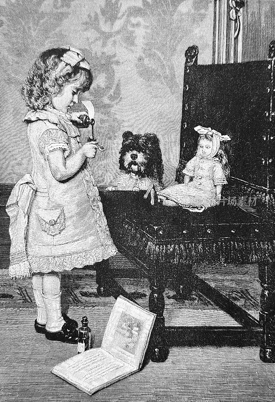 女孩和她的木偶扮演医生，给她吃感冒药