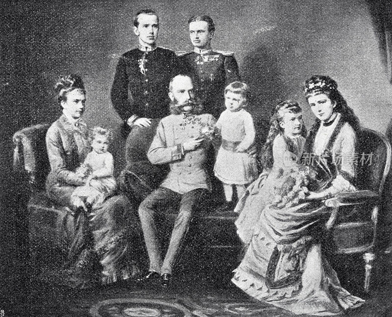 奥地利的弗朗茨・约瑟夫一世和他的家人坐在沙发上