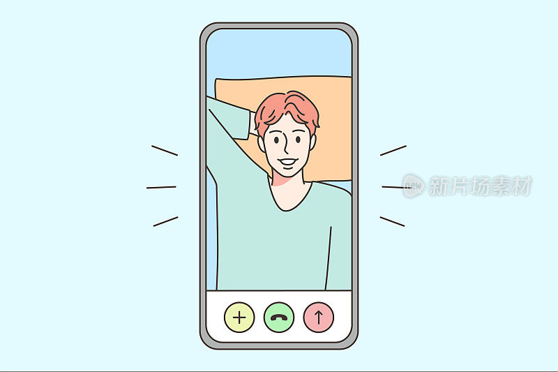 微笑的男子在智能手机视频通话
