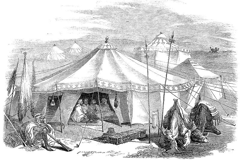 旅行者在沙漠中扎营