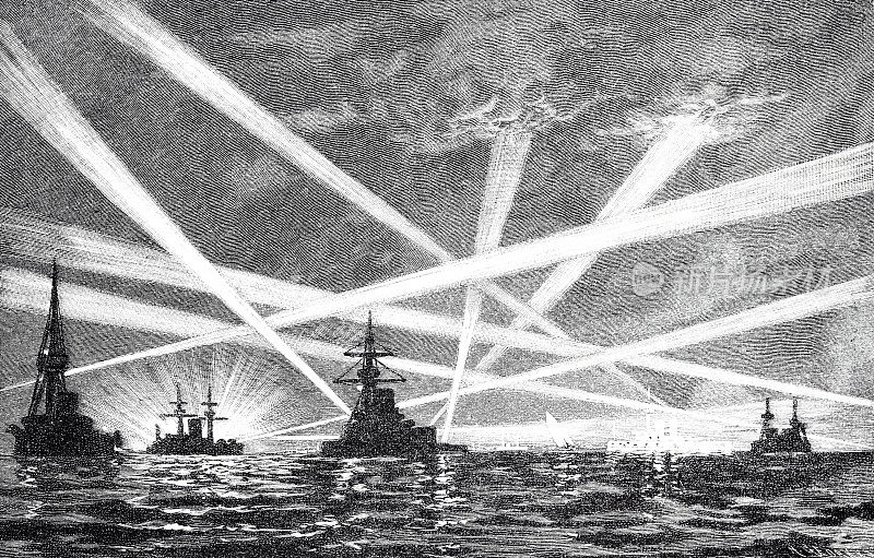 《Spithead》中大型舰队游行:船上的聚光灯照明