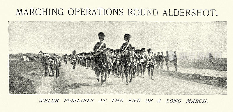 英国士兵在奥尔德肖特附近演习，威尔士燧发枪兵长征，军事历史，19世纪维多利亚时期