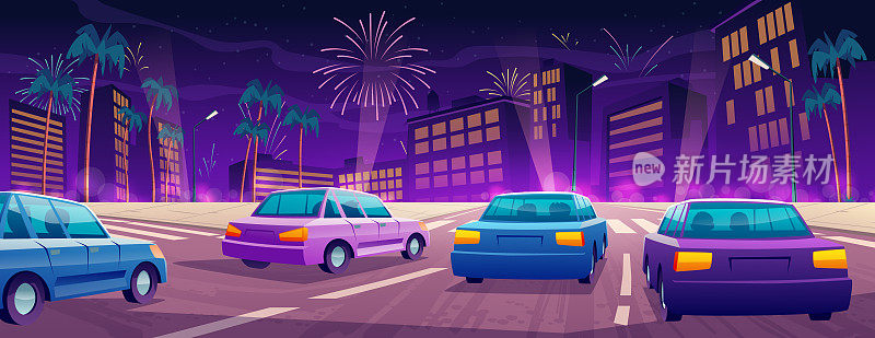 夜间行驶的汽车，城市高速公路上的棕榈树