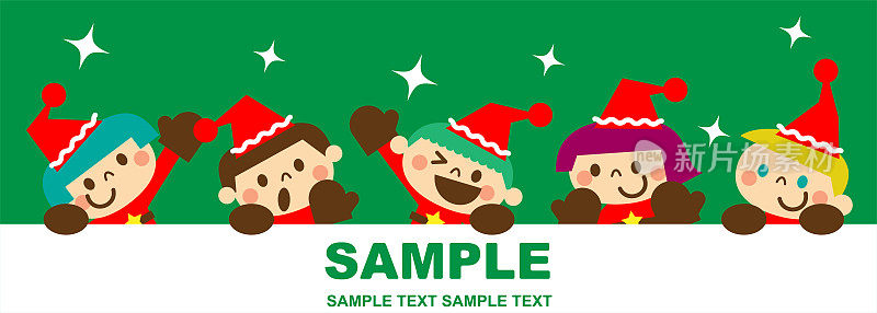 可爱的男孩女孩们穿着圣诞老人的衣服后面挂着空白的牌子;圣诞快乐，恭贺新禧
